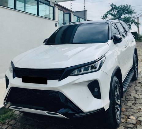 TOYOTA HILUX SW4 2.8 D-4D TURBO DIESEL DIAMOND 7L 4X4 AUTOMÁTICO TOYOTA HILUX SW4 2.8 D-4D TURBO DIESEL DIAMOND 7L 4X4 AUTOMÁTICO